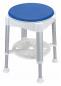 Preview: Sundo Duschhocker mit gepolstertem Sitz 360° drehbar und Ablage weiß/blau