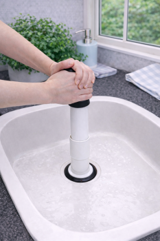 Spültuchpresse weiß schwarz – Auswringer mit Spültuch rutschfest