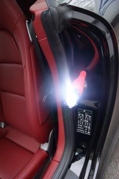 PKW Ein- und Ausstiegshilfe rot mit Taschenlampe