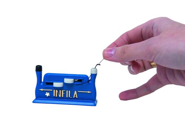 Nadeleinfädler INFILA inkl. 2 Nadeln und Schutzhülle